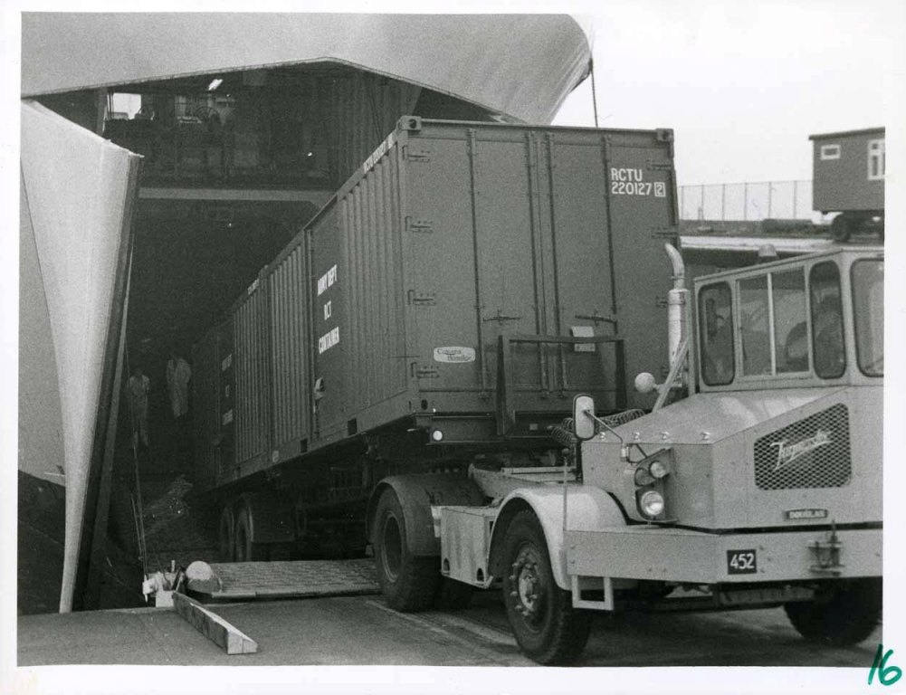 RFA SIR LANCELOT
Working containers. Probably about 1983 as trials for the Military Container Service.
