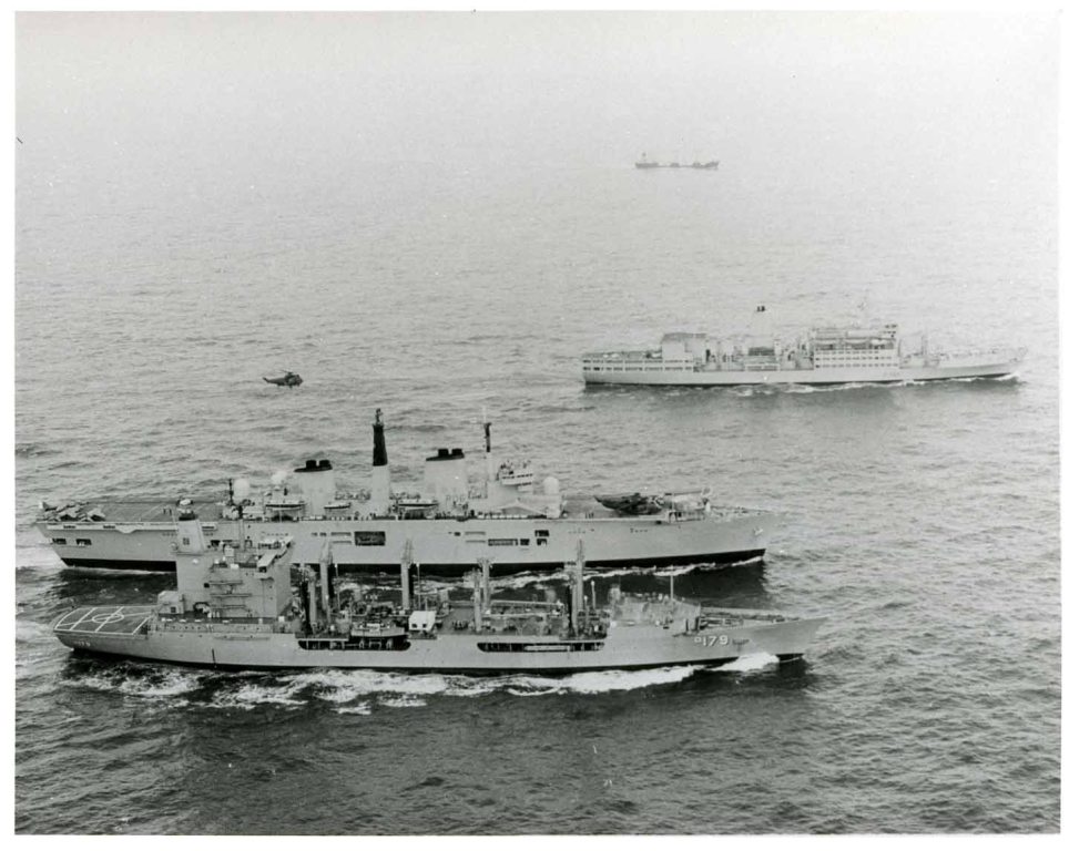 RFA FORT AUSTIN
Vertrep HMS Illustrious
