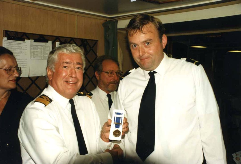 Cdre DAVID SQUIRE
Presentation to 3rd Officer.
