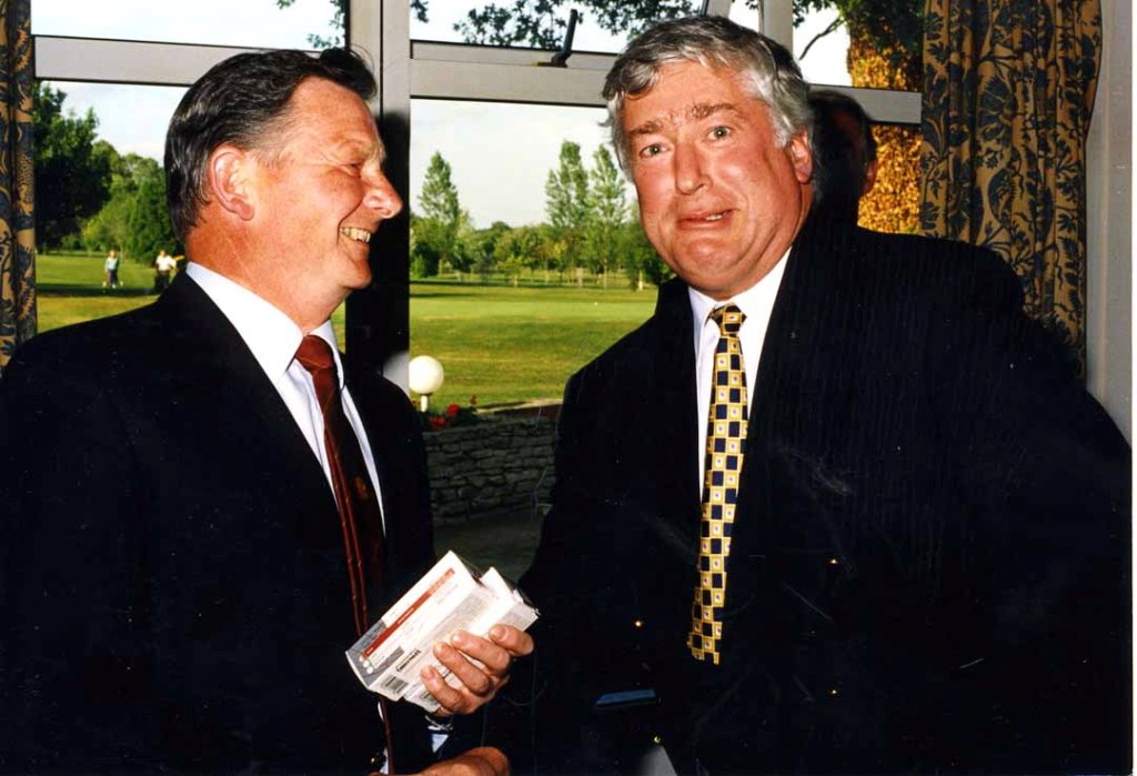 Cdre DAVID SQUIRE
With Alec Redpath, probably at Golf Tournament at Waterlooville.
