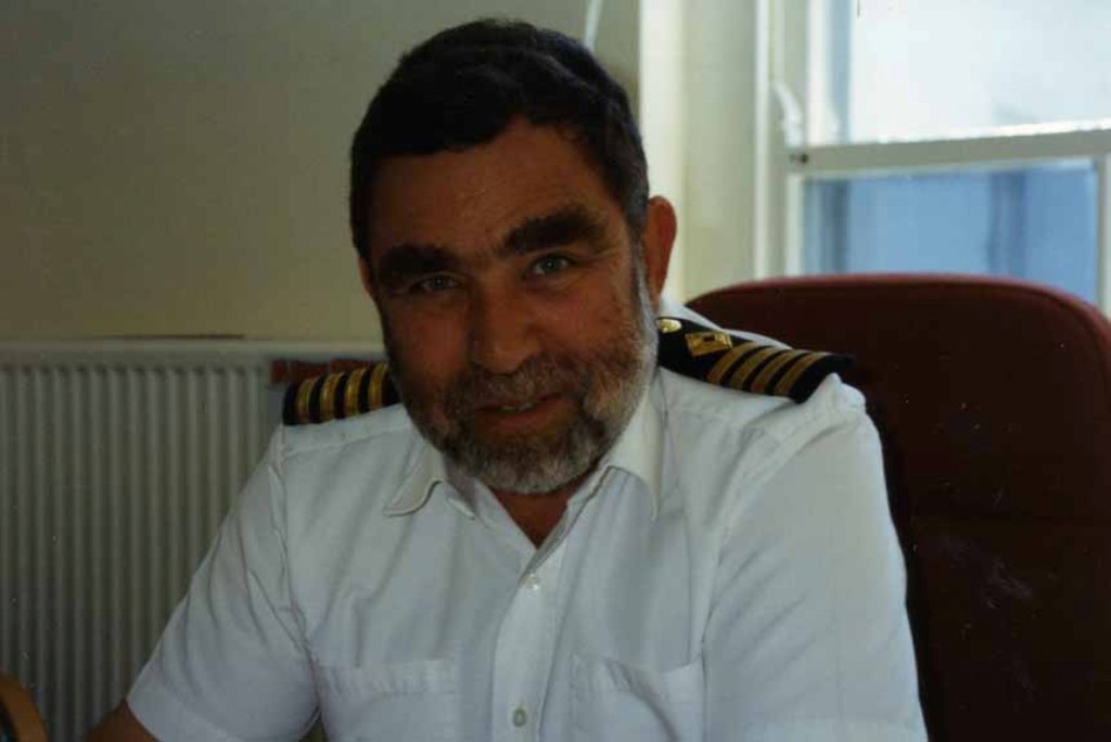 Captain PETER TAYLOR
c 2001.
