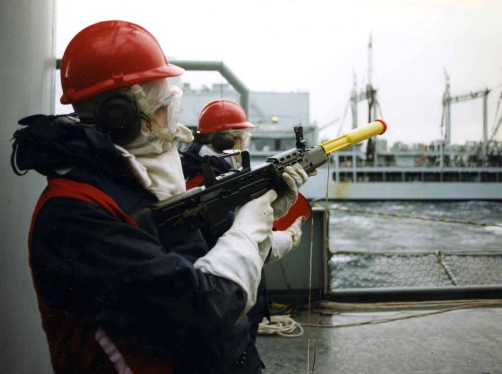 GUNLINE
Probably RFA Fort Austin. May 1999.
