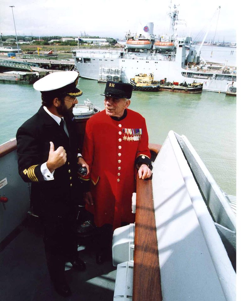 Capt BOB THORNTON
With Chelsea Pensioner at Marchwood c.2000.
