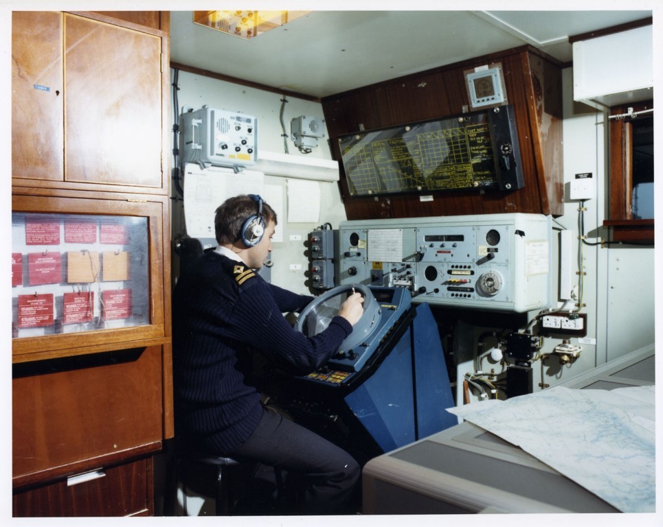 RFA FORT AUSTIN
Helicopter Controller 1988. 2nd Officer Steve Donkersley.
