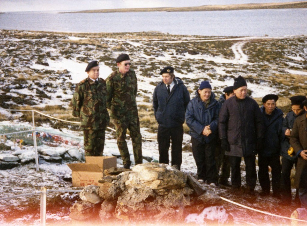 MEMORIAL CAIRN FITZROY
RFA Officers & Crew at the cairn which predated the RFA Memorial. C 1983.
