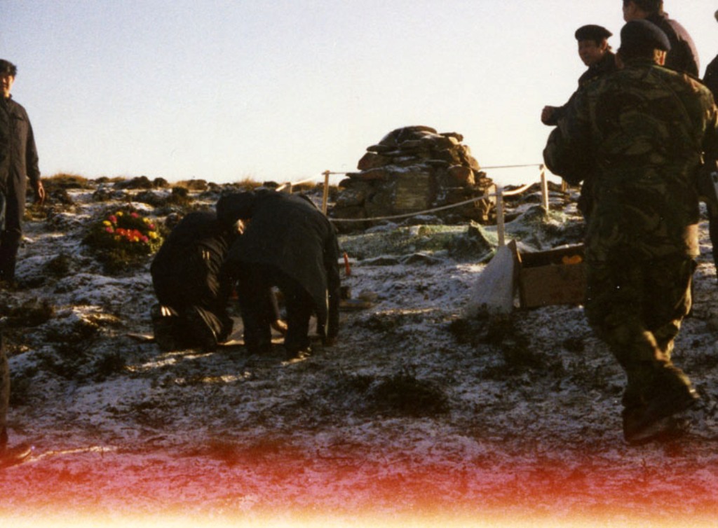 MEMORIAL CAIRN FITZROY
Chinese RFA Crew at the cairn which predated the RFA Memorial. C 1983.
