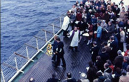 WREATH FOR SIR GALAHAD
Laying a wreath for RFA Sir Galahad off Fitzroy. Probably on Falklands Piligrimage April 1983.
Mounted 35mm slide.
