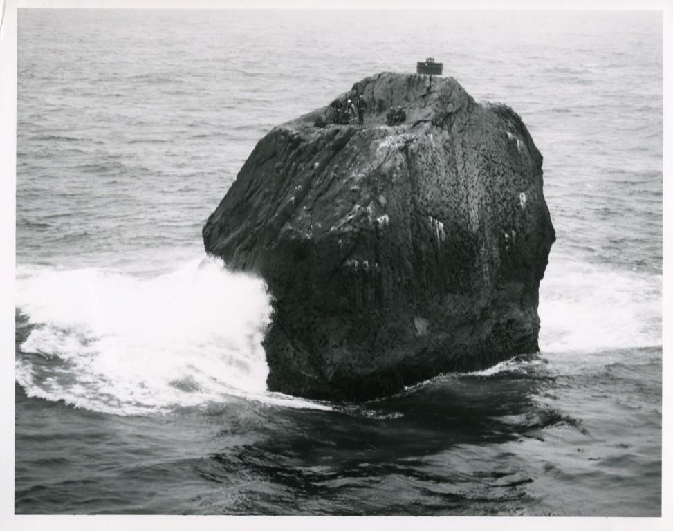 ROCKALL
Cooper Collection
Erection of replacement lighthouse.
