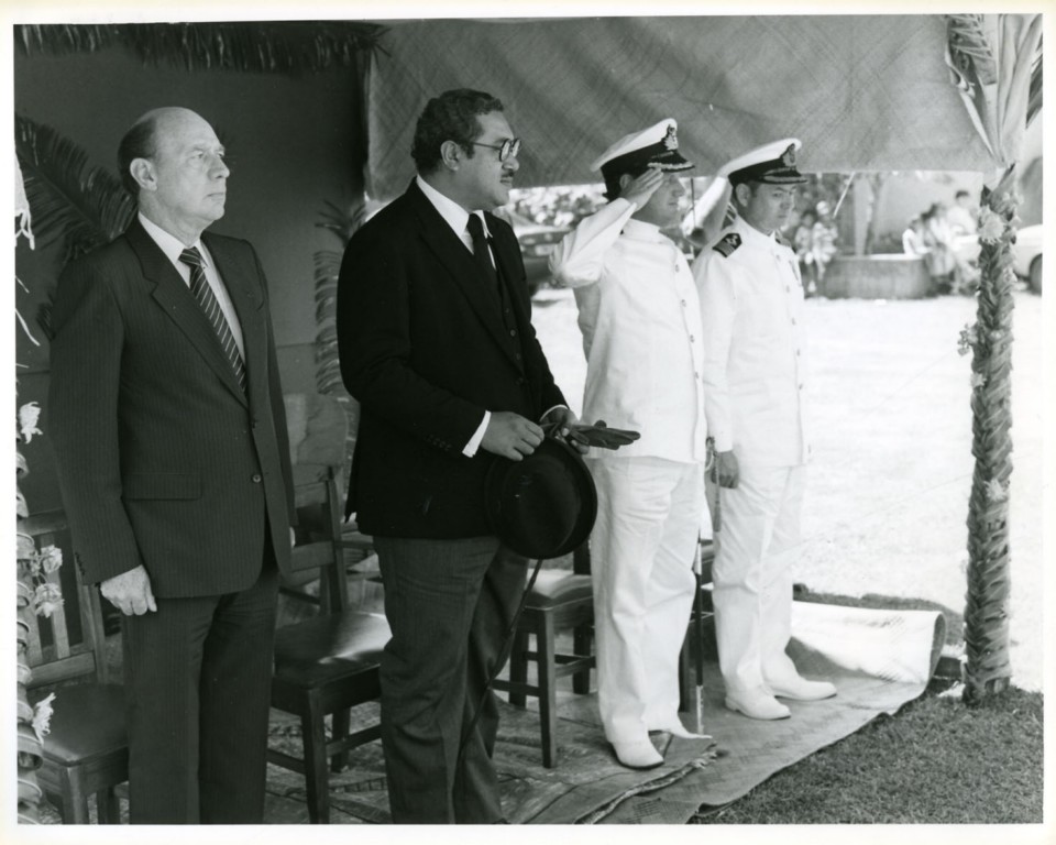 TONGA
Cooper Collection
Visit during Global 86. British High Commissioner, Crown Prince of Tonga, Capt John Hance, Manchester, Capt Rex Cooper, Bayleaf.
