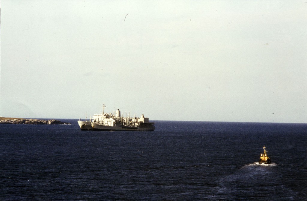 RFA FORT GRANGE
Crossdecking with Tidespring, off Port William FI 23 Feb 1984.
