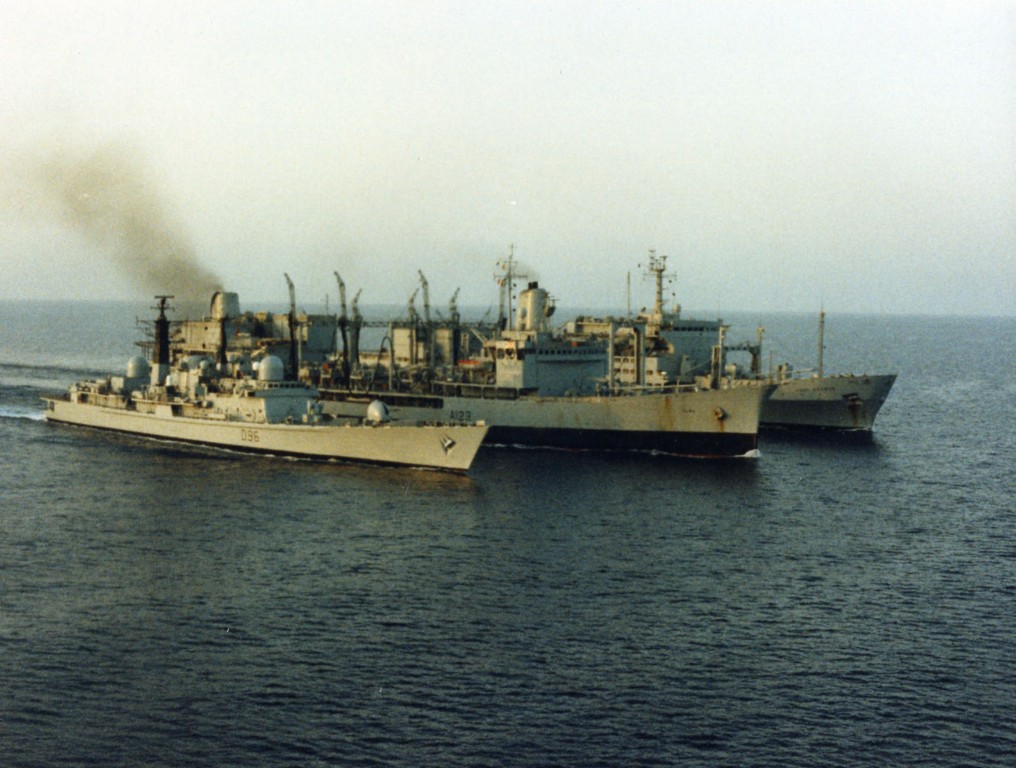 RFA FORT GRANGE
With Olna and Gloucester in the Gulf 1991.
