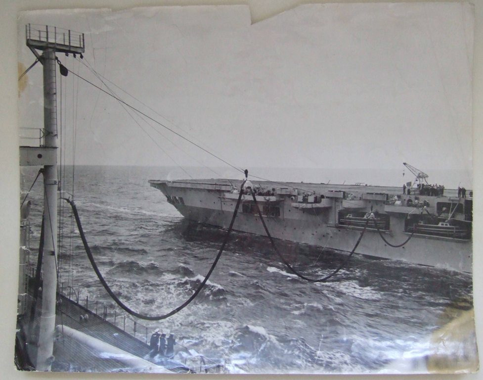 RAS Operations
Charlesworth Collection
Probab;y HMS Bulawayo refuelling HMS Theseus.
