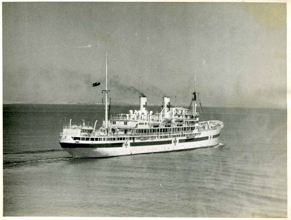 RFA MAINE (4)  1948-1954
Kent Collection
Built 1925 as Leonardo da Vinci. Captured Massawa 1941. Converted to Army Hospital Ship Empire Clyde. Transferred to Admiralty 1945 and RFA 1948. Served Korean War. Scrapped 1954. 
July 1948.
