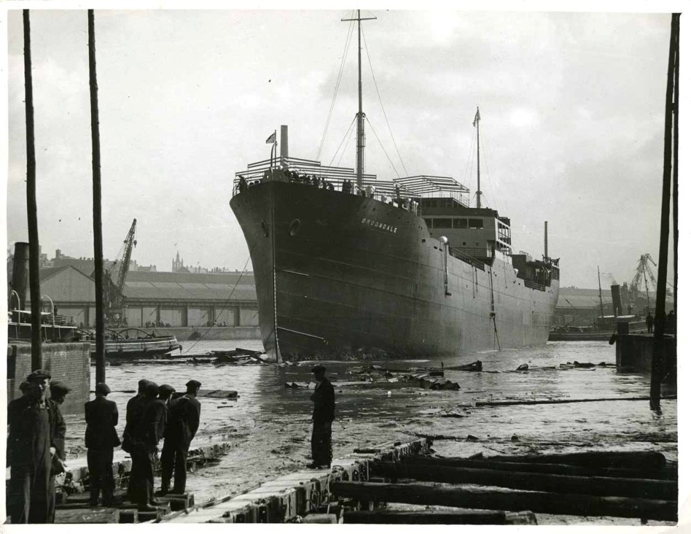 RFA BROOMDALE 1937-1959
Launch Govan, 2 September 1937.
GRT 8334. Built H&W Glasgow. 6 cyl H&W.
Norwegian campaign. Accidentally torpedoed by HMS Severn at Trinco in September 1944. First RFA to be fitted with RAS gantry. First tanker with conical heating coils. Scrapped Antwerp. 
