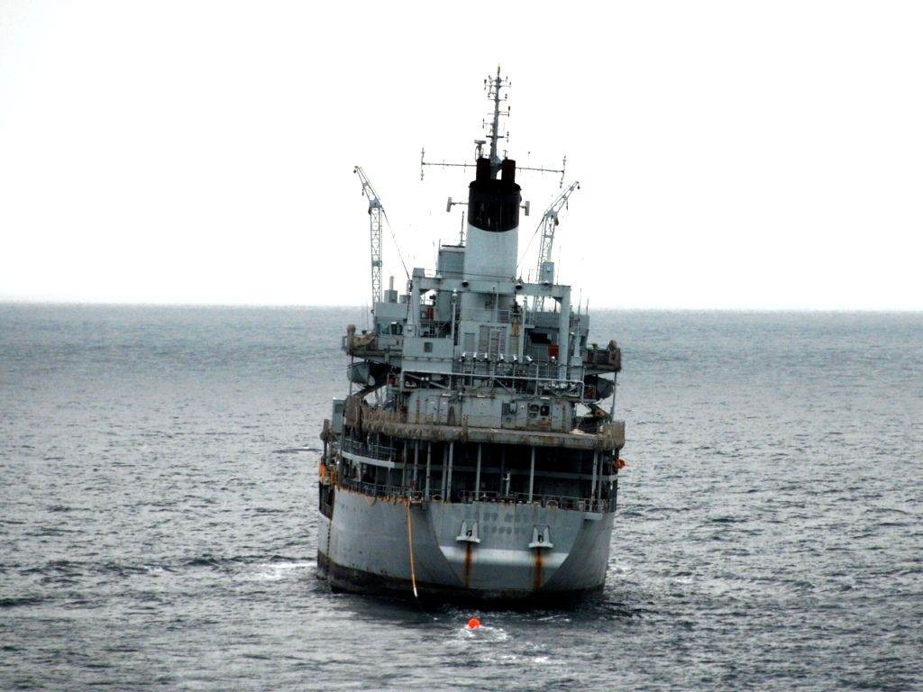 RFA GREY ROVER
Under tow to Liverpool for scrapping. October 2009.
