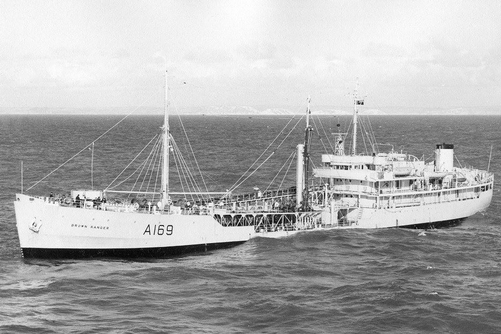 RFA BROWN RANGER
Wilson Collection
Towex with Resource off Portland, 7 November 1967.
