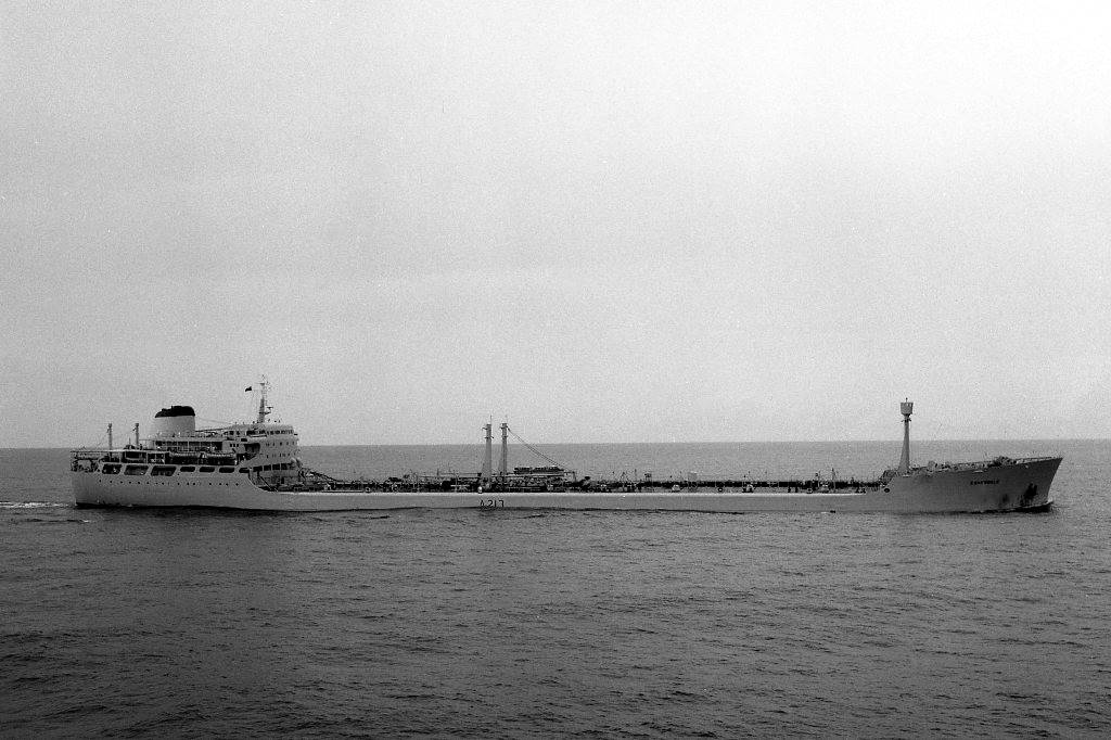 RFA ENNERDALE
Wilson Collection
South of Mahe, Seychelles, 2 December 1968. From Tarbatness.
