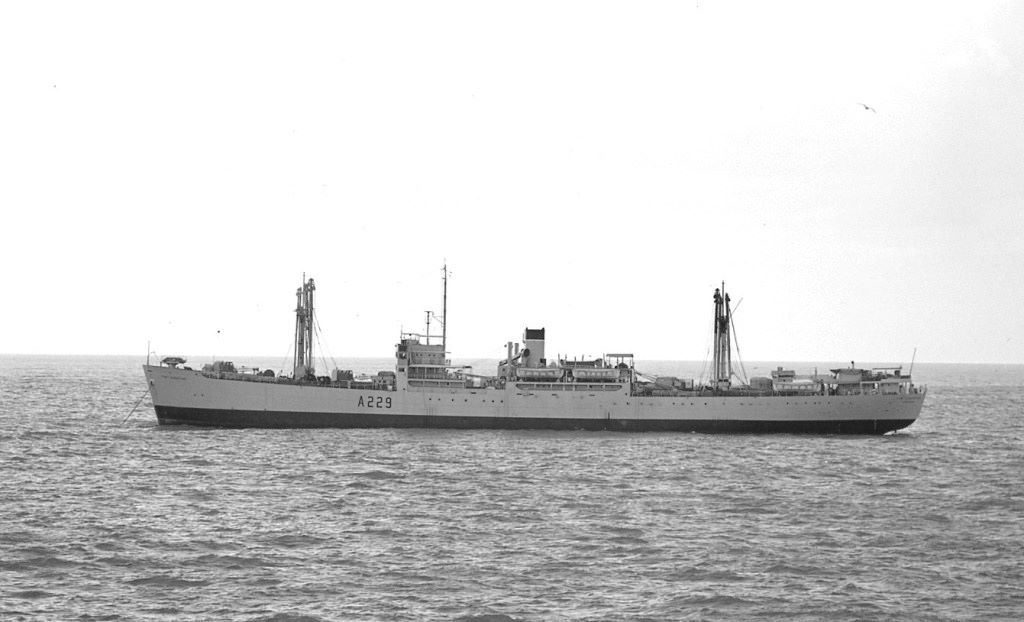 RFA FORT DUQUESNE
Wilson Collection
 At Aden,   17 December 1963. From Glen Line's DENBIGHSHIRE
